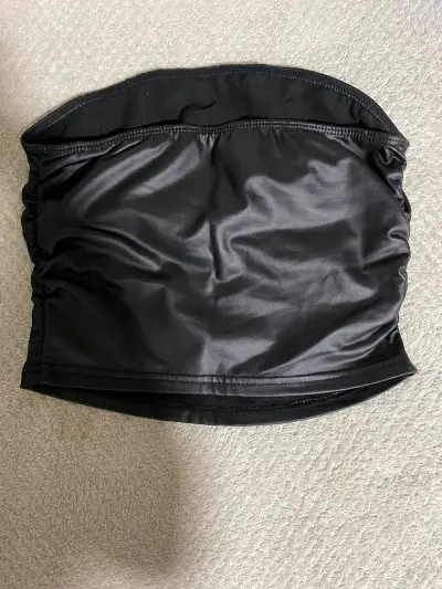 Top negro sin tirantes de cuero sintético Shein - miniatura 2