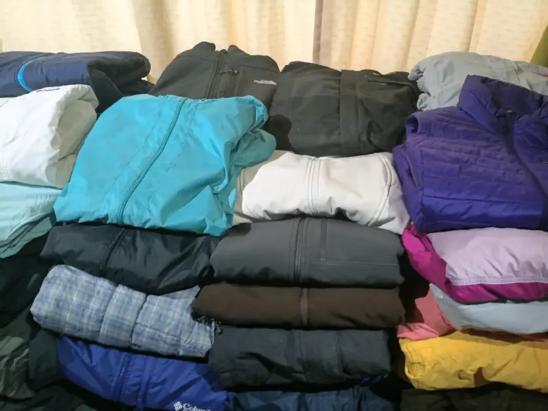 Lote de chaquetas y ropa de invierno para adultos - 4