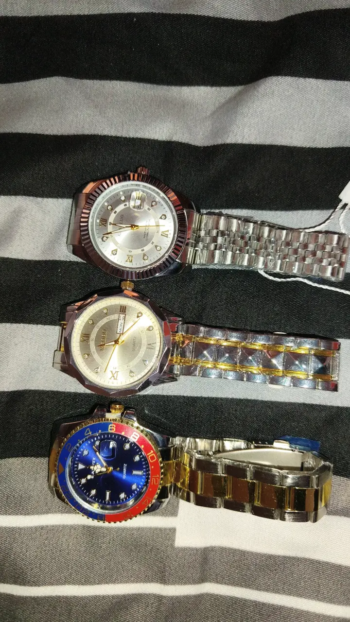 Reloj de Pulsera Análogo con Correa Metálica - 1