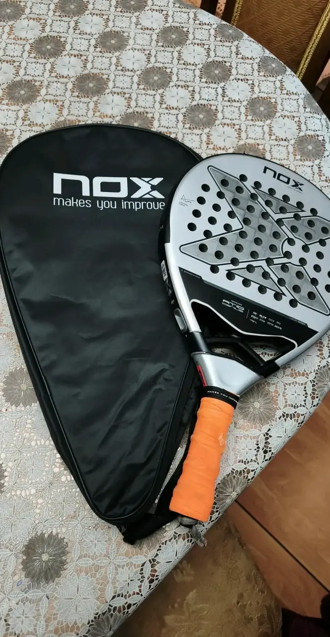 Pala de pádel Nox Pro con funda