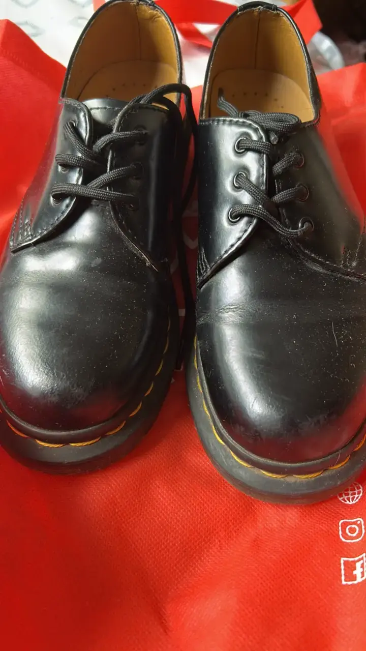 Zapatos de cuero negro Dr. Martens mujer