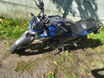 Moto Yamaha FZ azul en buen estado - miniatura 3