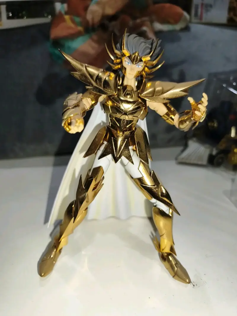 Figura de acción dorada de caballero del zodiaco - 1