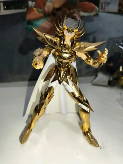 Figura de acción dorada de caballero del zodiaco - miniatura 1