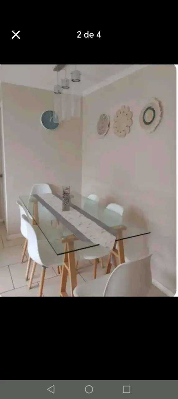 Juego de Comedor Moderno con Sillas Blancas - 1