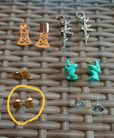 Aros de osito dorados pequeños - miniatura 2