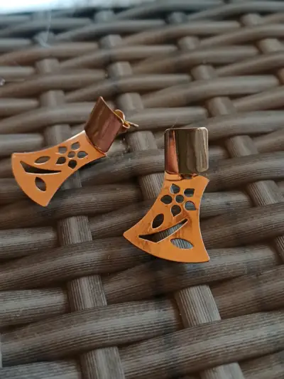Aros de diseño en metal dorado - miniatura 1
