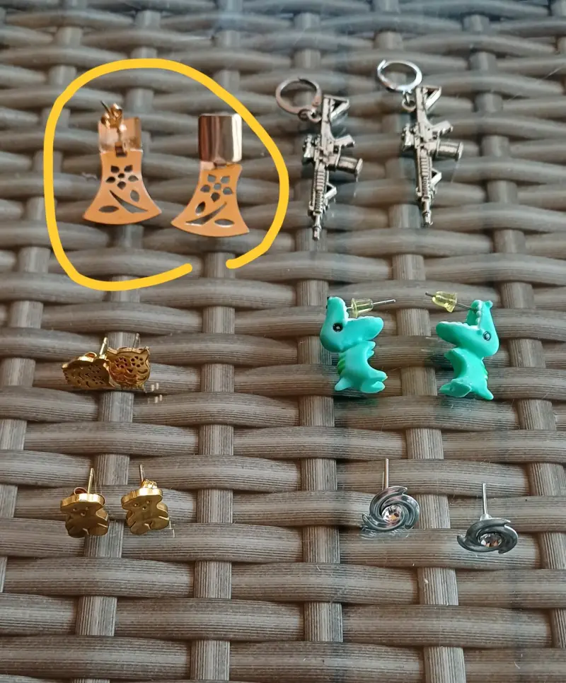 Aros de diseño en metal dorado - 2