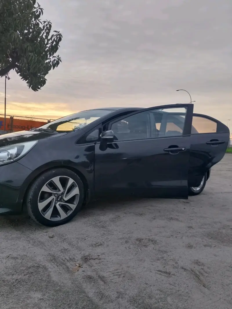 Auto Kia Rio 2015 en buen estado