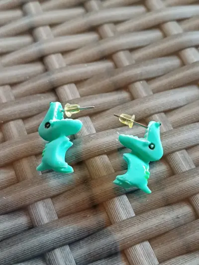 Aros de dinosaurio verde para mujer - miniatura 1