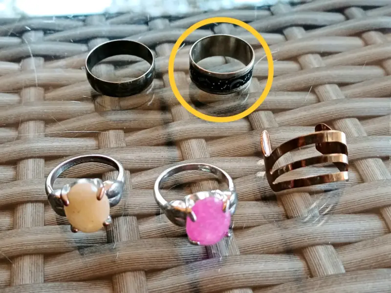 Anillo de acero inoxidable con diseño grabado - 2