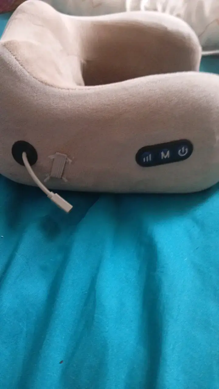 Almohada de viaje con masajeador - 4