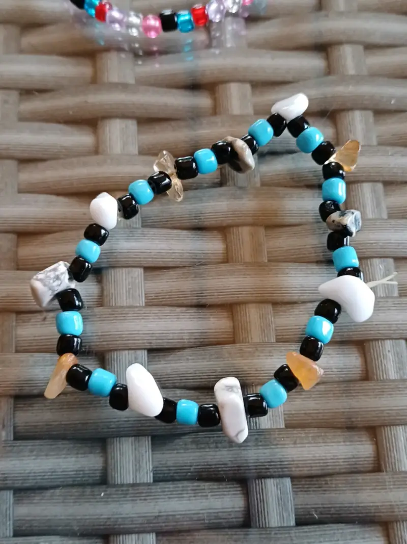 Pulseras varias, a $1.000 c/u - 5