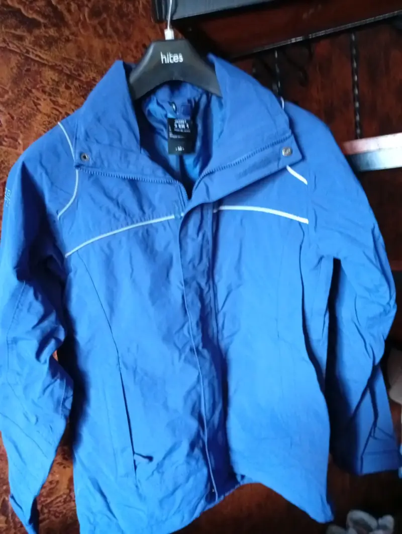 Chaqueta azul impermeable para mujer