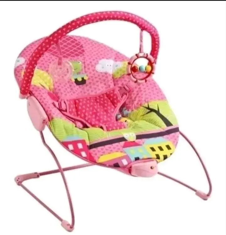 Silla mecedora para bebé color rosa
