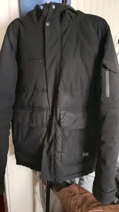 Chaqueta negra con capucha CSR para hombre - miniatura 1