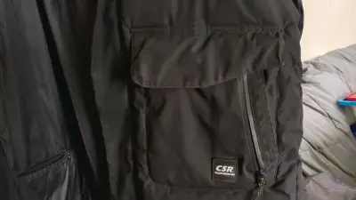Chaqueta negra con capucha CSR para hombre - miniatura 4