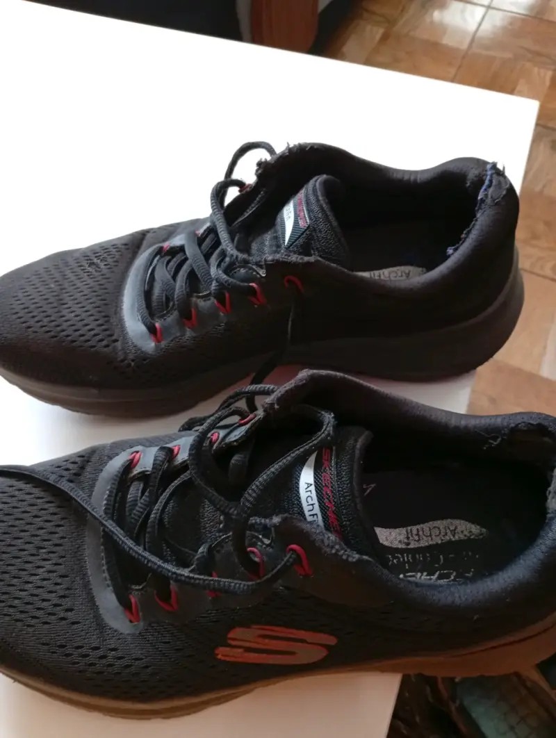 Zapatillas deportivas negras Skechers para hombre