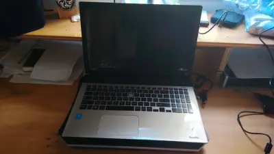 Laptop Toshiba Satellite con Intel Core i5 - miniatura 2