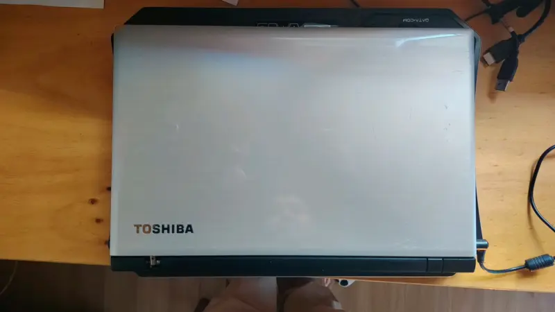 Laptop Toshiba Satellite con Intel Core i5 - 3