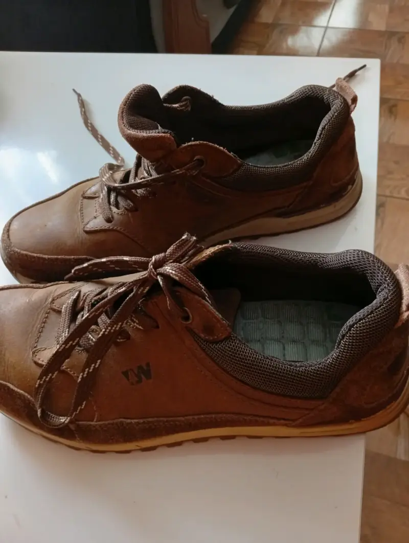 Zapatos casuales de cuero marrón para hombre
