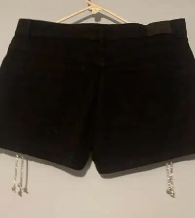 Shorts negros con detalle de cordones - miniatura 2