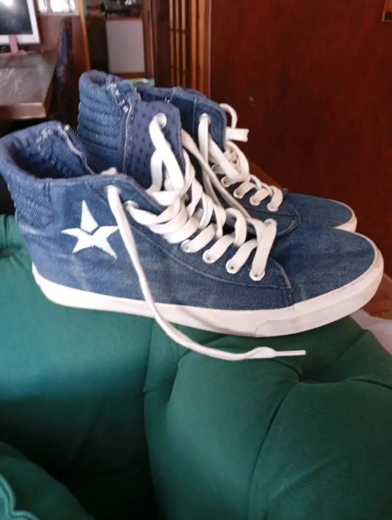 Zapatillas altas de lona azul con estrella