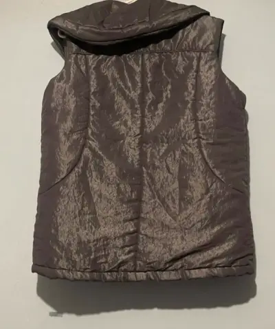 Chaleco acolchado sin mangas gris para mujer - miniatura 2