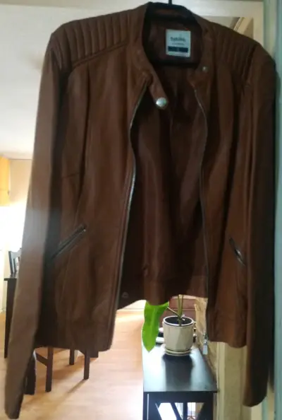 Ropa en buen estado. - miniatura 1