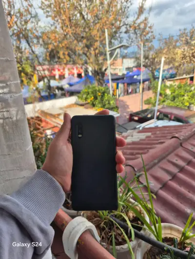 Samsung Galaxy xcoverpro con pantalla dañada - miniatura 1