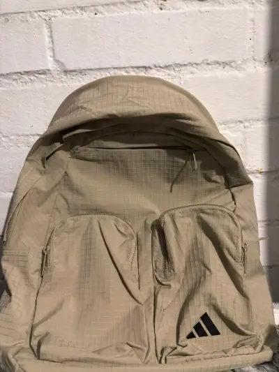 Mochila beige Adidas con bolsillos frontales - miniatura 2