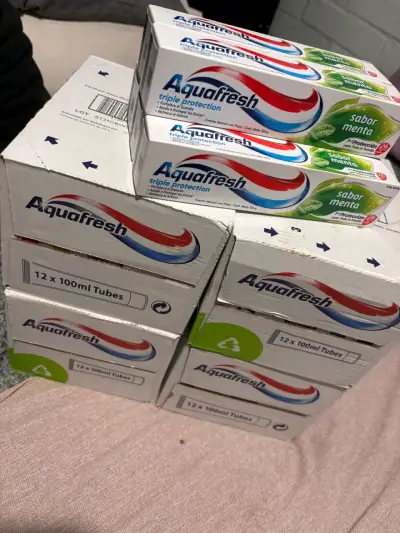 Pack de 12 pastas dentales Aquafresh triple prote - miniatura 2