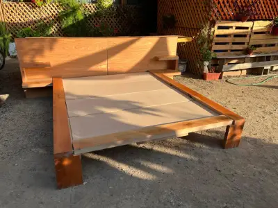 Cama de madera 2 pl con cabecera alta y veladores - miniatura 2