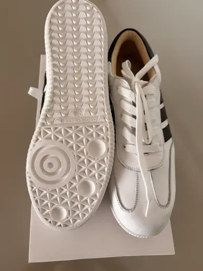 Zapatillas  blancas con franjas negras - miniatura 3