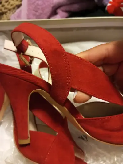 Sandalias de tacón rojo Hush Puppies - miniatura 1