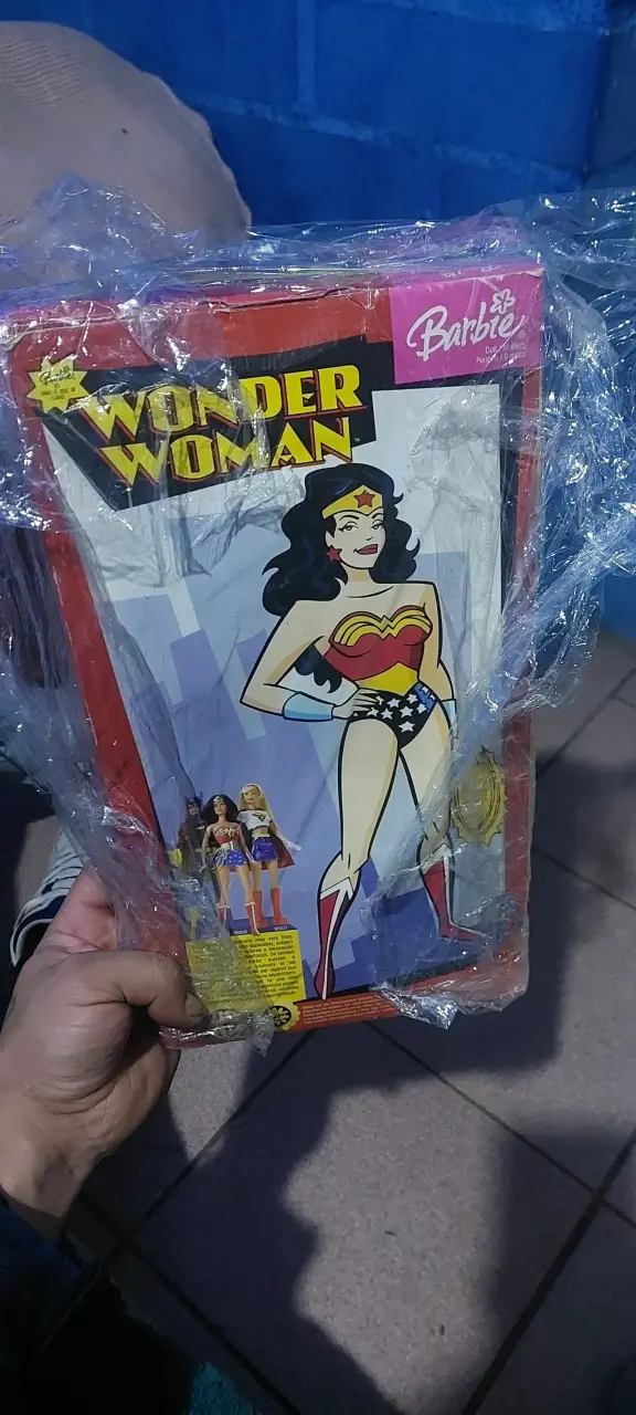 Muñeca Barbie Wonder Woman en caja original - 2