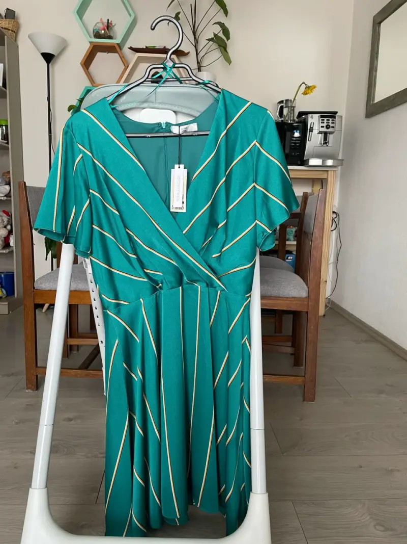 Vestido verde con rayas para mujer