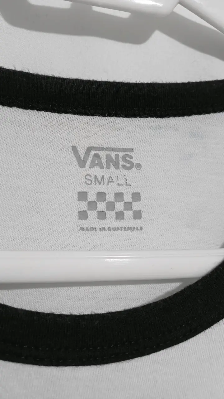 Polera Vans blanca con detalles negros - 2