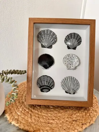 Cuadro decorativo con conchas pintadas a mano - miniatura 2