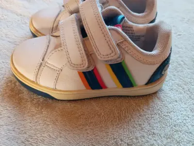 Zapatillas deportivas infantiles blancas con velcro - miniatura 1
