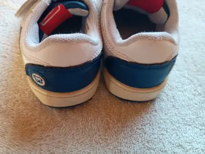 Zapatillas deportivas infantiles blancas con velcro - miniatura 3