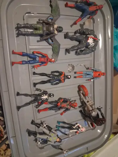 figuras de acción de dinosaurios y superhér - miniatura 3
