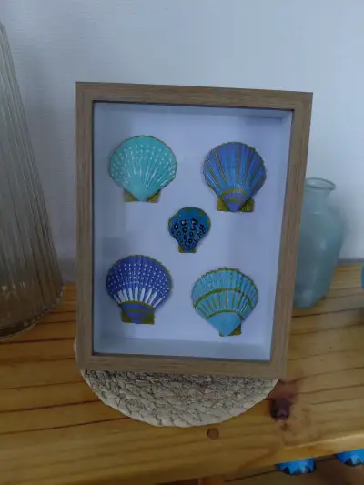 Cuadro decorativo con conchas marinas enmarcadas - miniatura 1