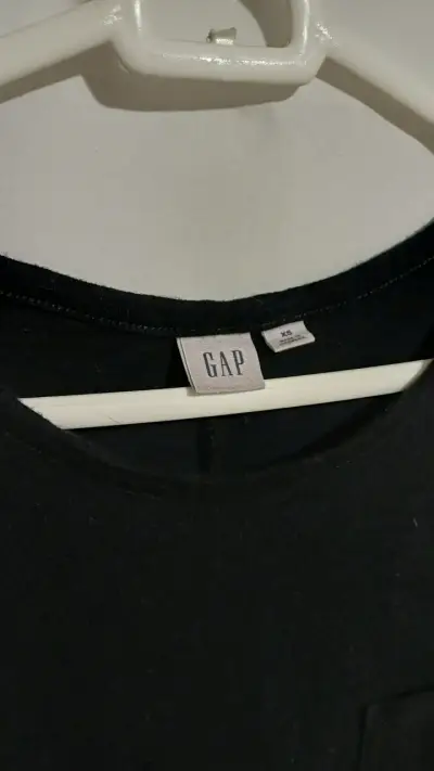 Vestido negro casual GAP con bolsillo - miniatura 2