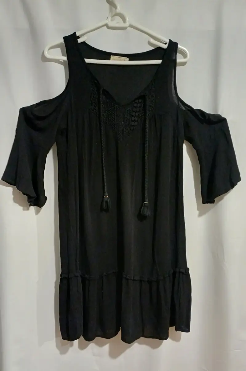 Vestido negro con hombros descubiertos Greenfield - 1