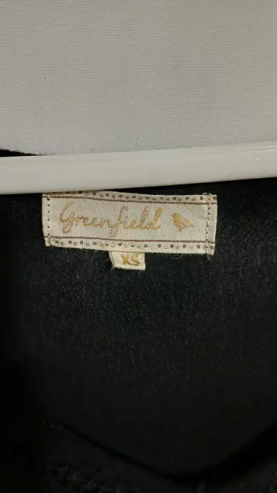 Vestido negro con hombros descubiertos Greenfield - miniatura 2