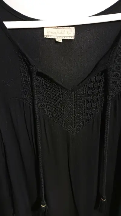 Vestido negro con hombros descubiertos Greenfield - miniatura 4