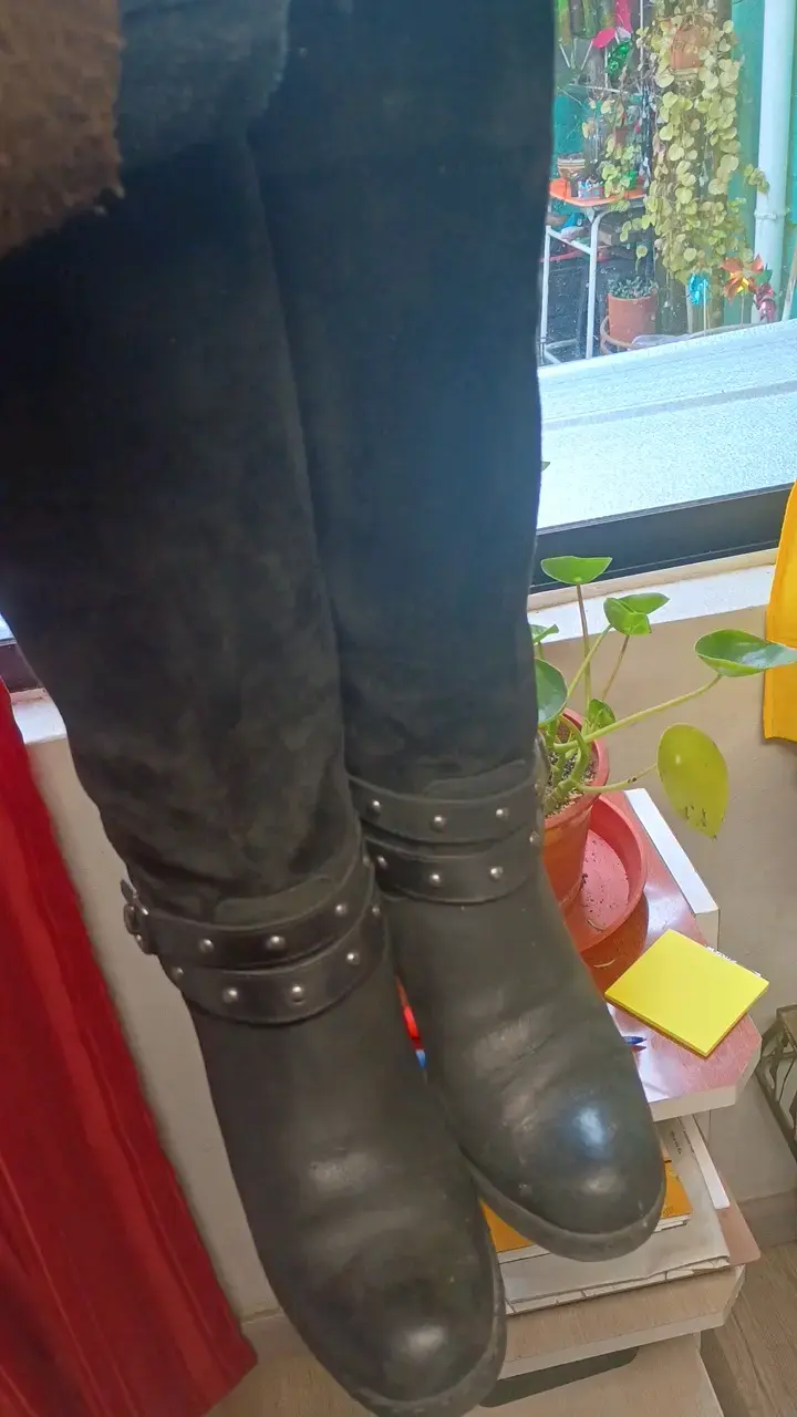Botas negras de cuero con hebillas - 2