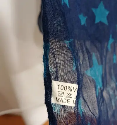 Bufanda azul con estampado de estrellas - miniatura 2