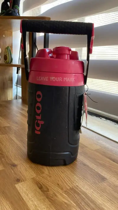 Botella térmica Igloo negra y rosa - miniatura 1